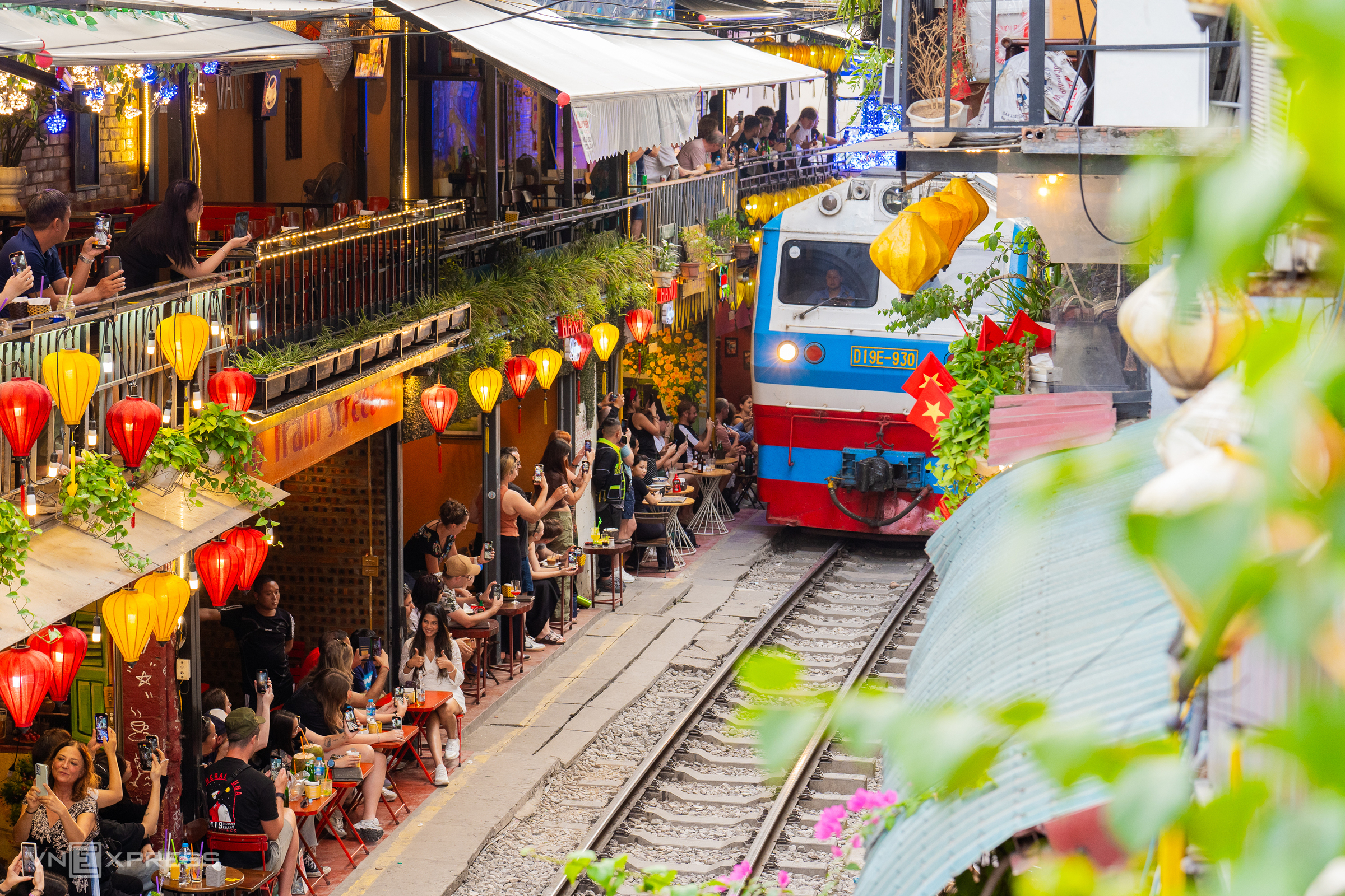 Hotel Near Hanoi Train Street – Hanoi Larosa Hotel