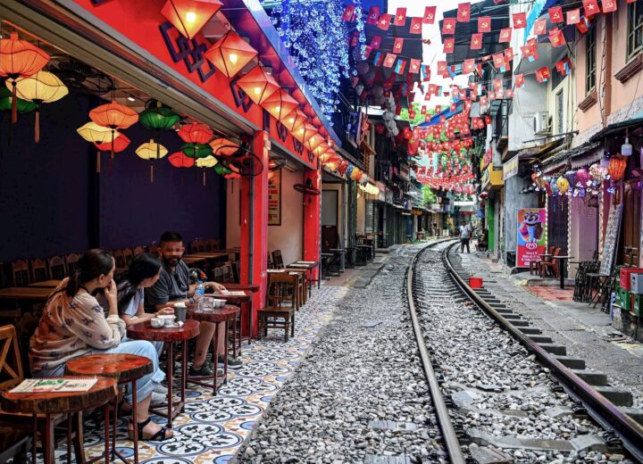 Hotel Near Hanoi Train Street – Hanoi Larosa Hotel