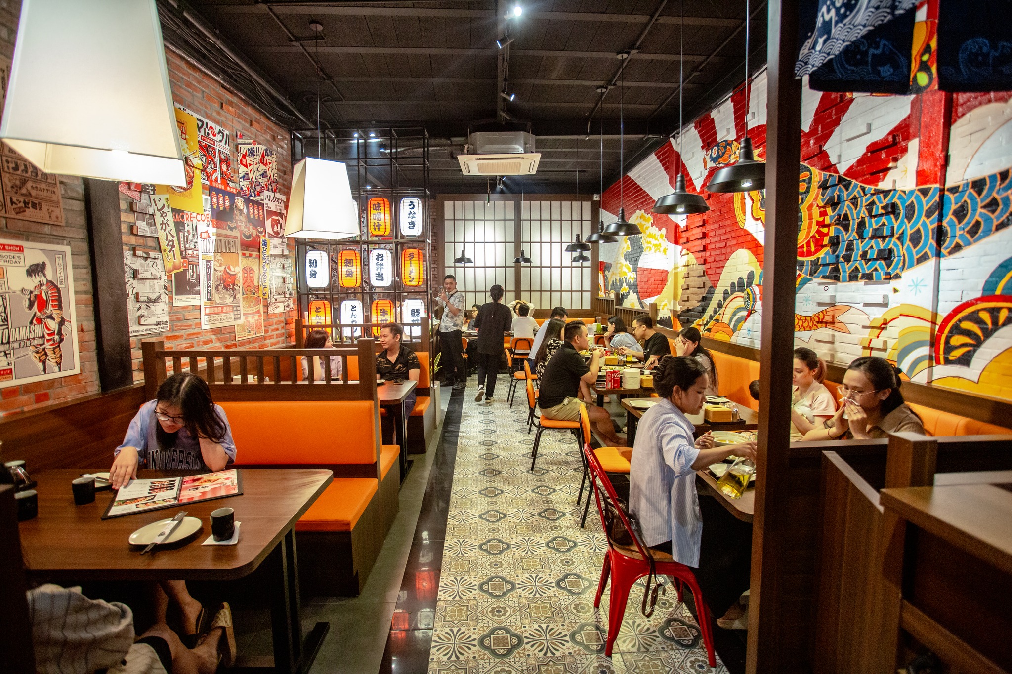 Địa điểm ăn ngon gần văn miếu - let's sushi 