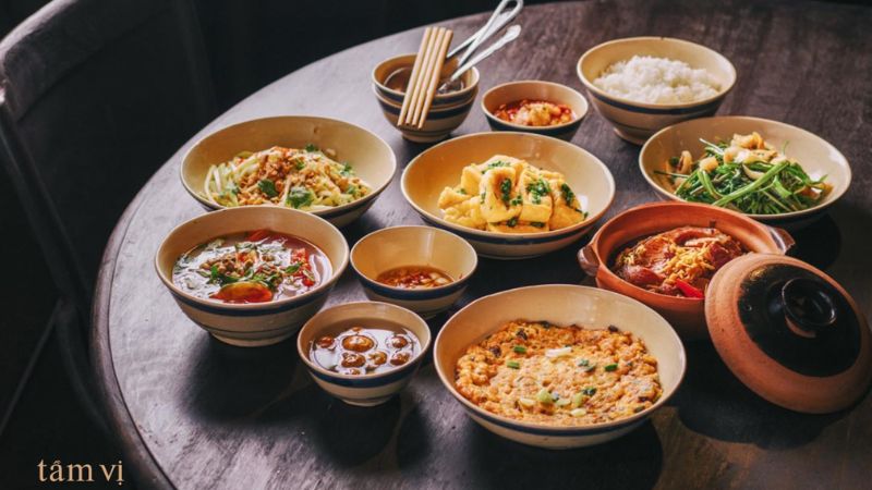 Địa điểm ăn ngon gần Văn Miếu - nhà hàng tầm vị