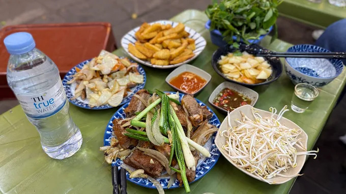 Địa điểm ăn ngon gần văn miếu - sườn rán thịnh chinh